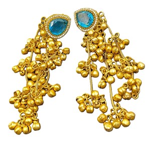 ต่างหูแบบกุงรูชุบทองแบบดั้งเดิมของชาวแคชเมียร์ ประดับด้วยหินสีน้ำเงิน ต่างหูแบบจุมก้าแบบหนัก ต่างหูแบบห้อย ขายส่งเครื่องประดับชาติพันธุ์แบบขายส่งจำนวนมาก - Product Image 5