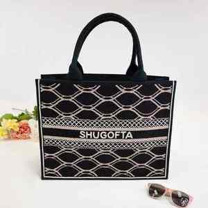 Sac à main artisanal indien de luxe, accessoire de mode décontracté et durable, avec poignée baguette colorée et assortiment de perles en verre - Product Image 5