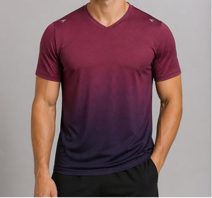 Camiseta deportiva de manga corta con cuello en V y estampado geométrico gris para hombre, de secado rápido y ajuste deportivo. - Product Image 2
