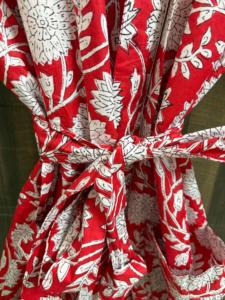 Bata Kimono de Algodón Transpirable para Mujer, con Cuello en V y Estampado Floral Rojo, Ligera, para Verano, Ropa de Estar por Casa o Playa - Product Image 4