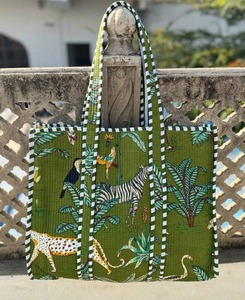 Sac à bandoulière matelassé en coton imprimé de haute qualité avec motif unique et toucher luxueux - Product Image 4
