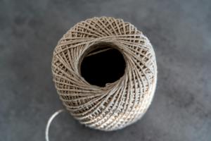 Fil de jute de qualité supérieure – Fil de fibre naturelle pour tapis, cordes, artisanat et fabrication textile - Product Image 3