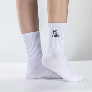 Calcetines Bordados - No Bad Vibes Calcetines Unisex de Algodón con Bordado en Negro - Frases Motivadoras e Inspiradoras - Product Image 2