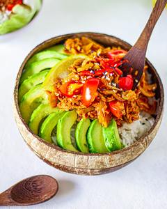 Bols et cuillères en coque de noix de coco du Vietnam - Écologiques, naturels, durables, classiques, ronds, cadeaux d'affaires, vaisselle pour riz, nouilles, soupe - Product Image 6