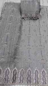 Tela de seda importada elegante con cuentas hechas a mano, material de diseñador ideal para vestidos de novia, sarees, lehengas, trajes de gala y conjuntos de fiesta. - Product Image 6