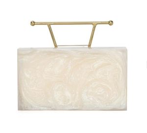 Bolso de Mano Elegante de Resina de Lujo con Diseño Geométrico, Cierre Magnético, Marco Dorado, Detalles de Perlas y Forro de Terciopelo para la Noche o Uso Diario - Product Image 3