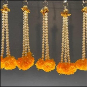 พวงมาลัยประดับมุกและดอกดาวเรืองสำหรับตกแต่งทางเข้าและผนังในช่วงเทศกาล |   ฉากหลังงานแต่งงานสำหรับพิธีเฮนน่าและฮัลดี - Product Image 1