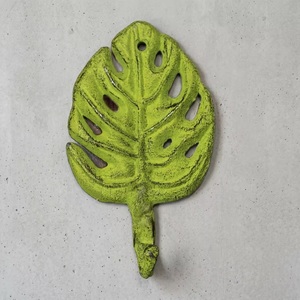 Porte-manteau mural en métal en forme de feuille de Monstera verte, design végétal original, crochet simple, antirouille - Product Image 5