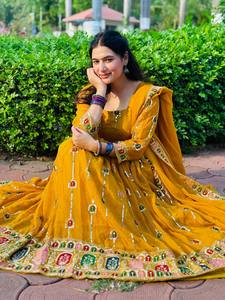 Robe longue Anarkali de Style indien traditionnel avec créateur de broderie Georgette Dupatta manches longues pour femmes taille naturelle - Product Image 3