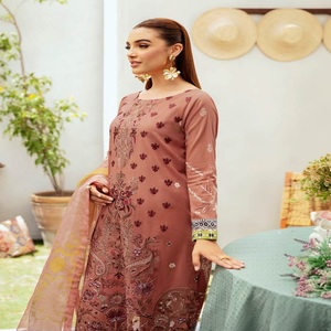 Robe Panjabi pakistanaise brodée sur pelouse pour femmes Costume Salwar Kameez trois pièces conçu par Ramsha Vol MASHAAL-12 - Product Image 6