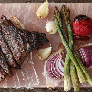 Mejor Placa de Ladrillos de Sal Rosa del Himalaya Tallada Ecológica para Cocinar BBQ con Soporte Premium de Hierro/Acero Inoxidable para el Hogar - Product Image 4