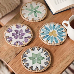 Sous-verre rond décoratif moderne AG Elements en résine époxy perlée, écologique, avec bord en rotin tressé, 4 pouces, non toxique pour les boissons - Product Image 2