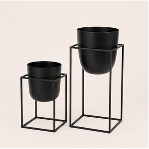 Juego de 2 Macetas Metálicas Modernas con Soporte Alto, Macetas Minimalistas de Hierro Negro Mate para Sala de Estar Interior de Lujo - Product Image 1