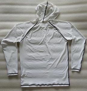 Haut de protection à capuche personnalisé pour homme adulte Star Works en Spandex/Polyester, imprimé par sublimation, UPF 50+, séchage rapide, confortable et respirant - Product Image 2