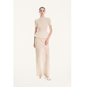 Produits prêts à être expédiés : Blouses pour femmes LIZZIE LACE PEPLUM TOP, hauts à superposition de dentelle brodée, chemises pour femmes pour la vie quotidienne, toutes saisons. - Product Image 3