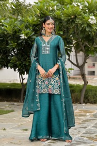 Traje Palazzo de Satén Plisado Teal con Bordado y Cuentas, Top con Espejos y Trabajo a Mano, Dupatta Larga para Boda/Fiesta de Mujer - Product Image 2
