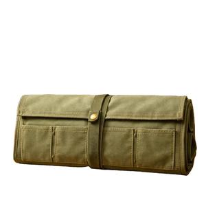 Esta bolsa tipo cubo con cordón de cierre de piel napa suave, modelo Strathberry, está hecha a mano con piel napa suave. - Product Image 1