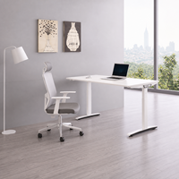 Bureau de travail électrique moderne en bois, réglable en hauteur, avec plateau rectangulaire blanc, pieds en T et panneau de commande frontal
