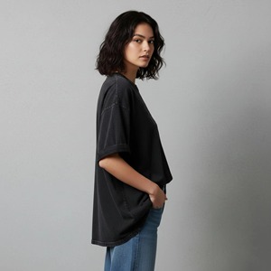 Camiseta Negra Oversize de Cuello Redondo para Mujer, Manga Corta, Corte Holgado, Algodón Jersey, Logotipo Estampado, Casual, para Todas las Temporadas - Product Image 4
