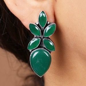 Boucles d'oreilles clous vintage en argent oxydé pour femme - Prix de gros |   Boucles d'oreilles pendantes bohèmes faites à la main |   Fournisseur en gros de bijoux en vrac pour cadeaux - Product Image 3