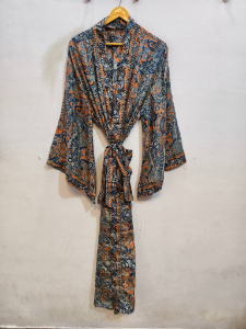 Kimono de Seda Bridal, Túnica Larga para Dormir, Cubre Traje de Baño, Hecho a Mano en India, Kimono de Sari de Seda Reciclada Vintage - Product Image 5