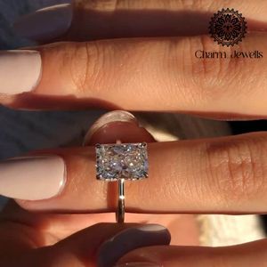 Bague de Fiançailles et d'Éternité Classique pour Femme Charm_Jewells en Argent Plaqué Or Rose 18K avec Moissanite Taille Coussin et Sertissage à Griffes IGI - Product Image 1