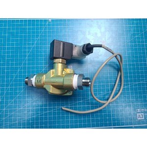 Válvula Solenoide Pilotada SMC VXD2150-06-5D71 Usada Como Parte del Equipo Legacy Semiconductor - Product Image 2
