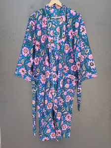 Bata Kimono de Algodón con Estampado Floral Azul y Rosa con Cinturón |   Bata Ligera Hecha a Mano para Mujer |   Ropa de Playa para el Verano - Product Image 4