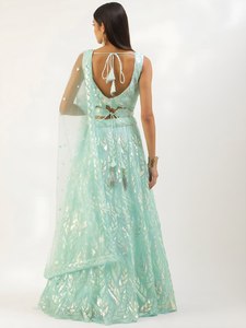 Elegante Conjunto de Lehenga Choli de Tela Suave con Lentejuelas Bordadas, Estilo Bollywood, Largo hasta el Suelo, para Bodas, Fiestas y Ocasiones Festivas - Product Image 3