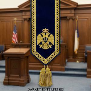 Borla masónica hecha a mano con bordado de hilo de oro y cuello en V, de tercera calidad, con águila bicéfala y ancla, de terciopelo azul, para la 32ª Masonería de Grado Superior AASR - Product Image 3