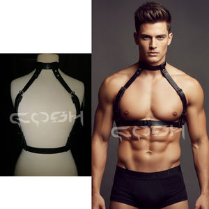 Arnés Halter de Piel Sintética Negra con Tirantes Ajustables y Hebillas Plateadas - Product Image 6