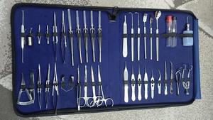 Juego de Instrumentos Microquirúrgicos Profesionales Diseñado para Procedimientos Quirúrgicos Delicados en Hospitales, Clínicas y Quirófanos - Product Image 2