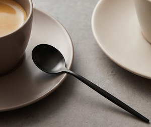 Juego de cubiertos de metal negro mate, diseño minimalista, apto para lavavajillas, para bodas y uso en la mesa. - Product Image 4
