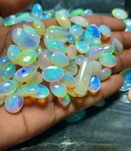 Opale naturelle de haute qualité Trimurti Gems, certifiée par un tiers, formes variées, cabochon pleine flamme 10-20mm, taille personnalisée, pierre précieuse en vrac - Product Image 1