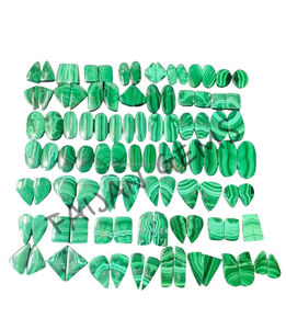 Cabujón de piedras preciosas sueltas de malaquita natural pulido en formas y tamaños mixtos para la fabricación de colgantes de joyería - Product Image 4