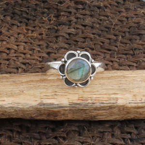 Bague en labradorite naturelle, argent sterling 925, pierre précieuse bleue effet feu, style vintage classique, artisanale, argent oxydé, pour femme, idéale pour les fêtes - Product Image 2
