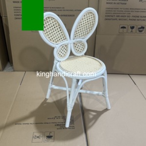 Chaise pour enfants en rotin naturel style bohème, faite à la main pour les événements de location, les mariages, les fêtes d'anniversaire, la décoration de photomaton - Product Image 1