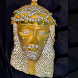 Pendentif visage de Jésus plaqué or 24 carats avec cristaux de strass, charme religieux, bijoux de mode unisexe, cadeau - Product Image 1