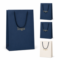 Sacs cadeaux en papier d'art de luxe imprimés sur mesure avec poignée en corde de coton, recyclables et réutilisables pour l'emballage de vêtements et de chaussures, couleur personnalisée