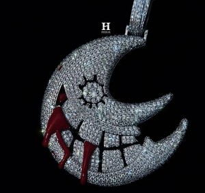 Collar con Colgante de Luna Malvada de Moissanita Personalizado, con Micro Pavé de Diamantes VVS, Diseño de Cara de Luna de Dibujos Animados y Detalle Rojo, Estilo Hip Hop Streetwear J - Product Image 4