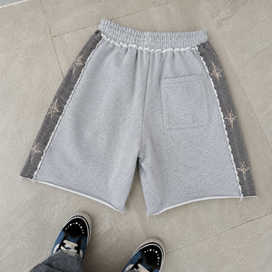 Shorts Bermuda Homme Gris Brodé avec Panneaux Latéraux Unis, Fermeture à Cordon, 100% Coton Respirant, Écologique, Style Urbain - Product Image 2