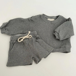 Conjunto de Dos Piezas de Algodón para Bebé Unisex, Camiseta y Pantalones Cortos de Color Sólido, Atuendo Informal de Verano, Cuello Redondo, Manga Corta, Ropa Transpirable - Product Image 5