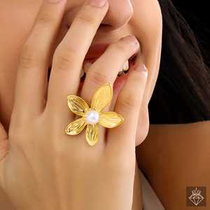 Anillo chapado en oro con perla antideslustre de tamaño ajustable PRAO - Product Image 3