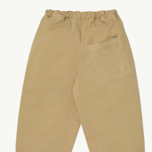 Confort de mouvement flexible avec fermeture à boutons et poches latérales, coupe confortable et décontractée, matière résistante à la décoloration et durable. - Product Image 6