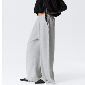 Pantalon de survêtement gris pour homme, coupe large, taille élastique avec cordon de serrage, en coton tricoté, style streetwear décontracté pour l'automne - Product Image 3