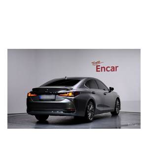 Lexus ES 2024 Executive, 33,186 km, Volante a la Izquierda, Asientos de Cuero, Cámara Trasera - Product Image 2