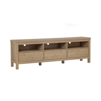 TV-Schrank aus hochwertigem massivem Teakholz mit Stauraum in Naturholzfarbe für den Innenbereich im Wohnzimmer.