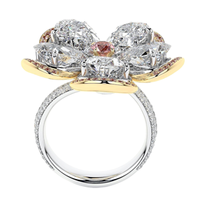 Anillo Floral con Cinco Diamantes Grandes en Forma de Pera y Diamante Rosa en el Centro, Rodeado por un Halo de Pavé en Oro de Dos Tonos - Product Image 4