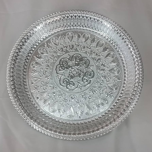 Plato de aluminio para servir alimentos, muy vendido, con grabado floral y efecto martillado, para uso en restaurantes. - Product Image 1