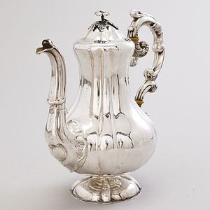 Elegante Tetera de Latón de Estilo Real con Acabado de Lujo para Preparar y Servir Té y Café a Precios Razonables - Product Image 1